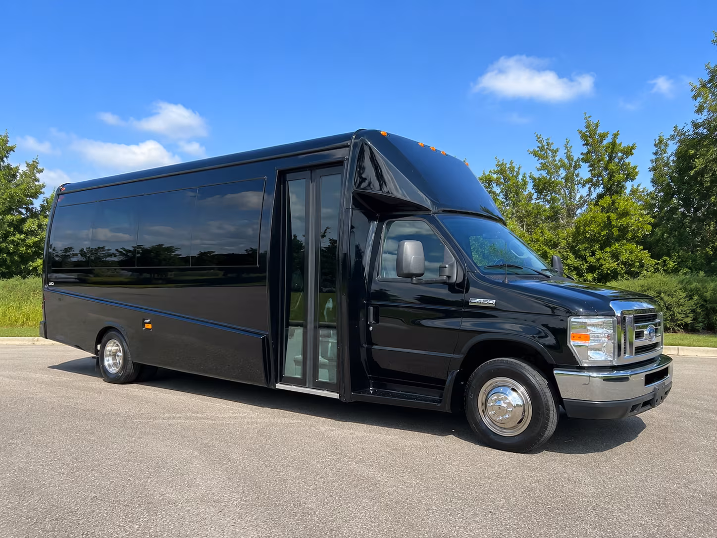 Los Angeles Airport Shuttle & Transportation party bus exterior